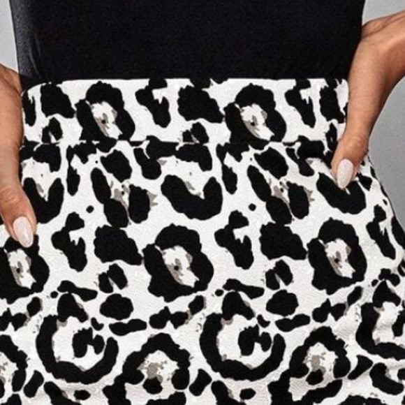 Luxe leopard Print Ruffle hem Midi Skirt - Picture 3 of 5